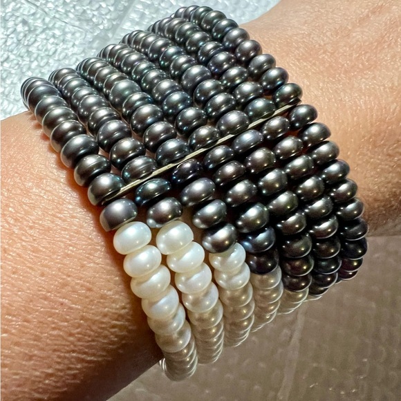 Honora Sterling silver Black and White Pearl Stretch 7 strands Bracelet.